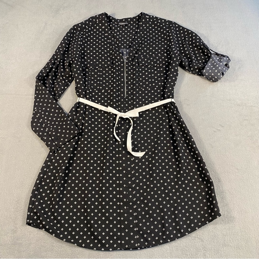 Express Women’s Black & White Print Shirt Dress, 1/4 zipper, tie at waist,size L